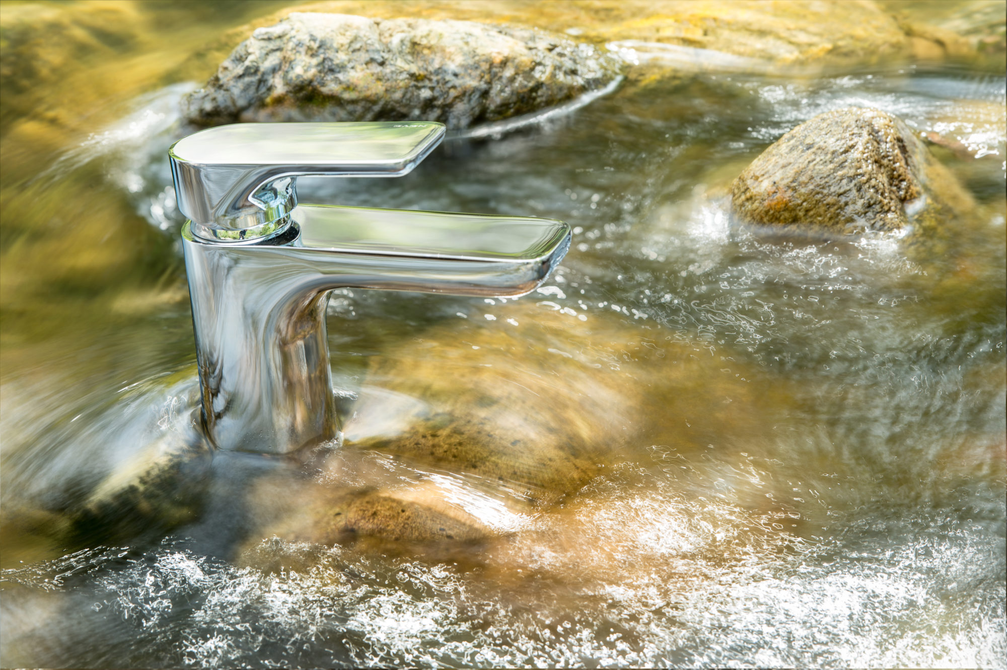 Foto di Rubinetto nell’acqua