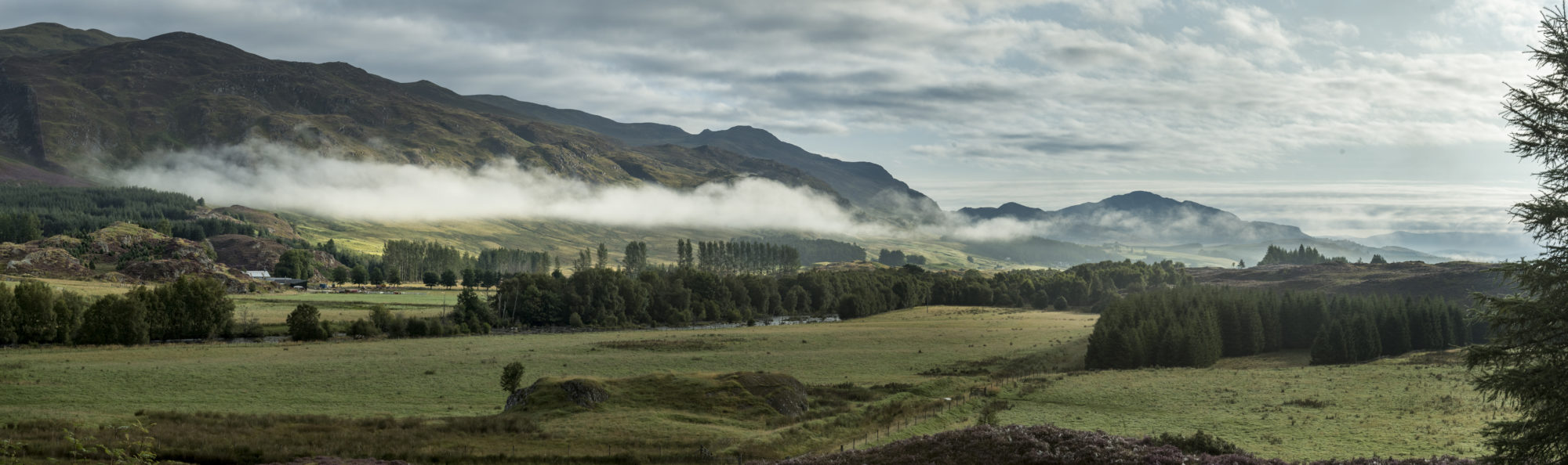 Foto di paesaggio delle highlands scozzesi all’alba