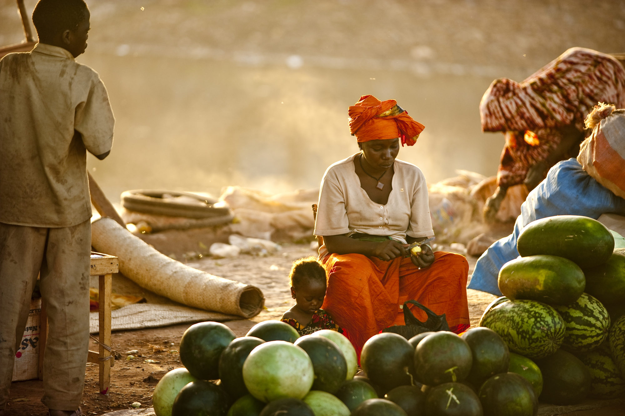 Foto di Donna al lavoro in un mercato