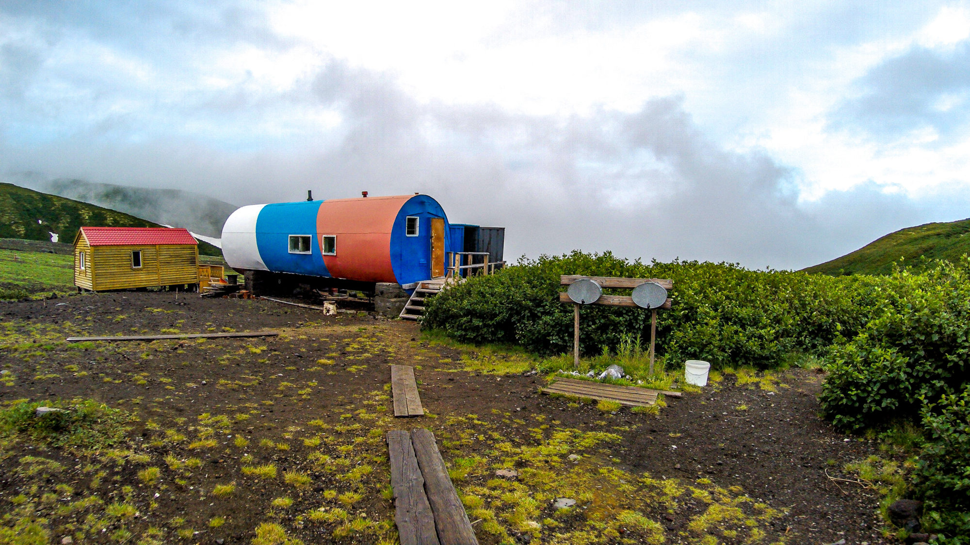 Foto di il campo base da cui si parte per raggiungere la cima del vulcano avachinskiy