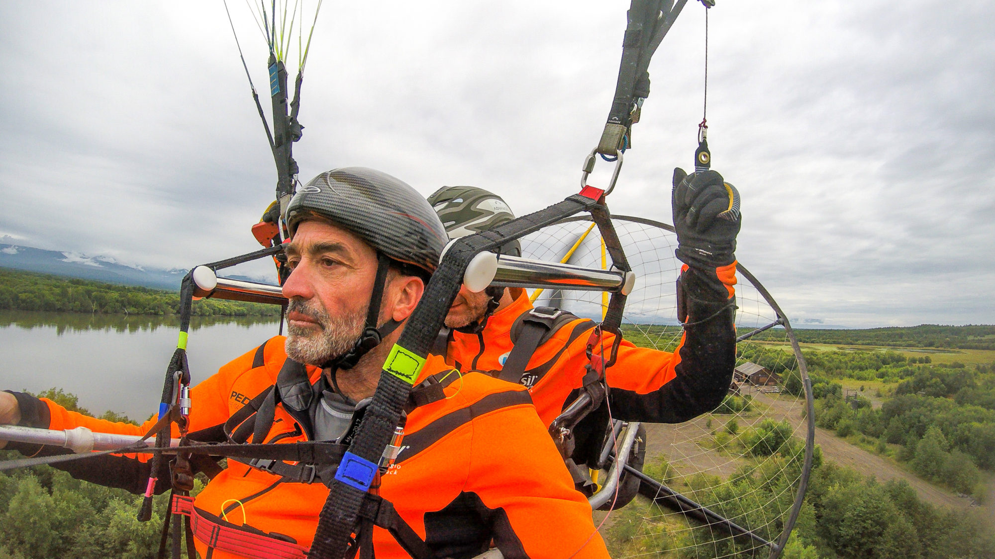 Foto di atterraggio con un parapendio a motore