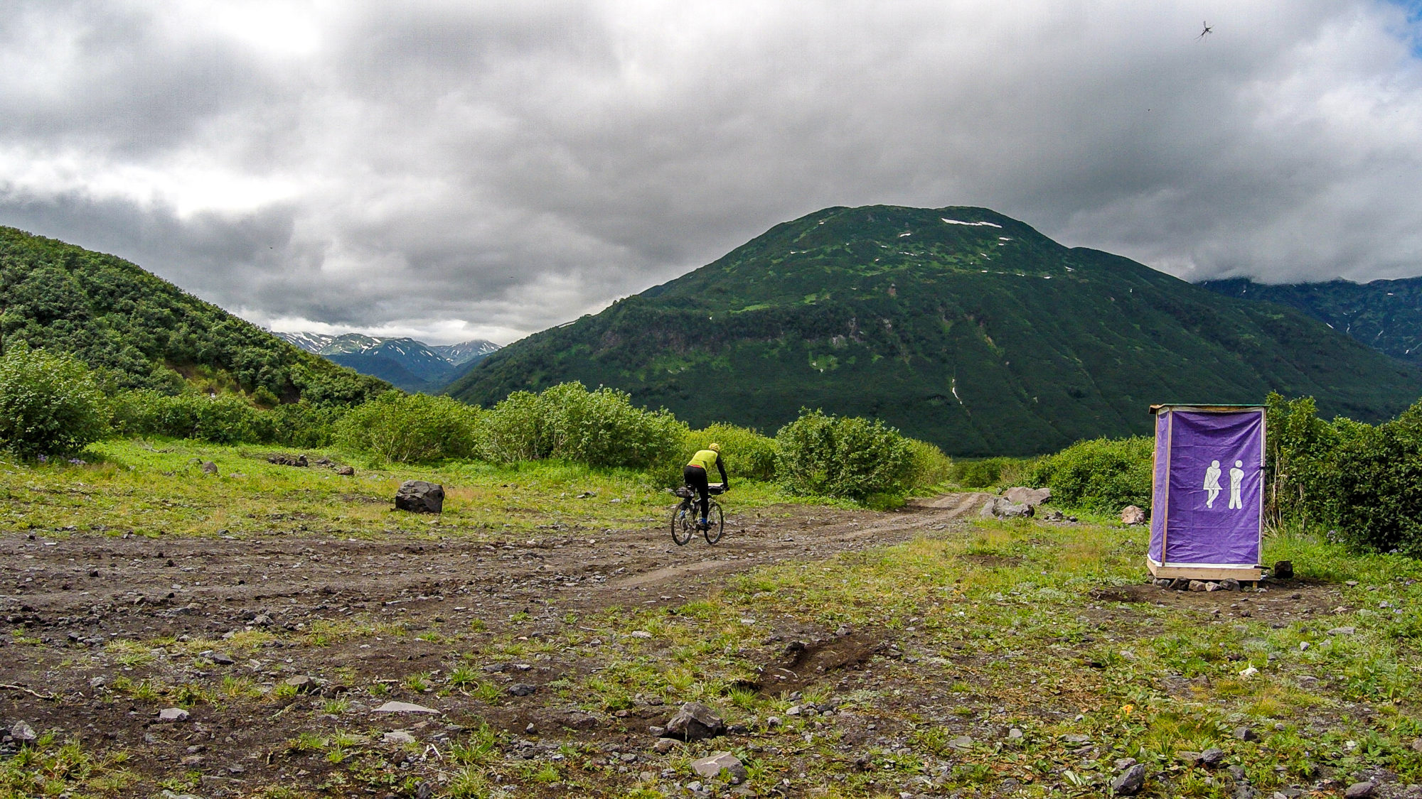 Foto di ritorno al campo dopo essere saliti e discesi dal vulcano viliuchinsky