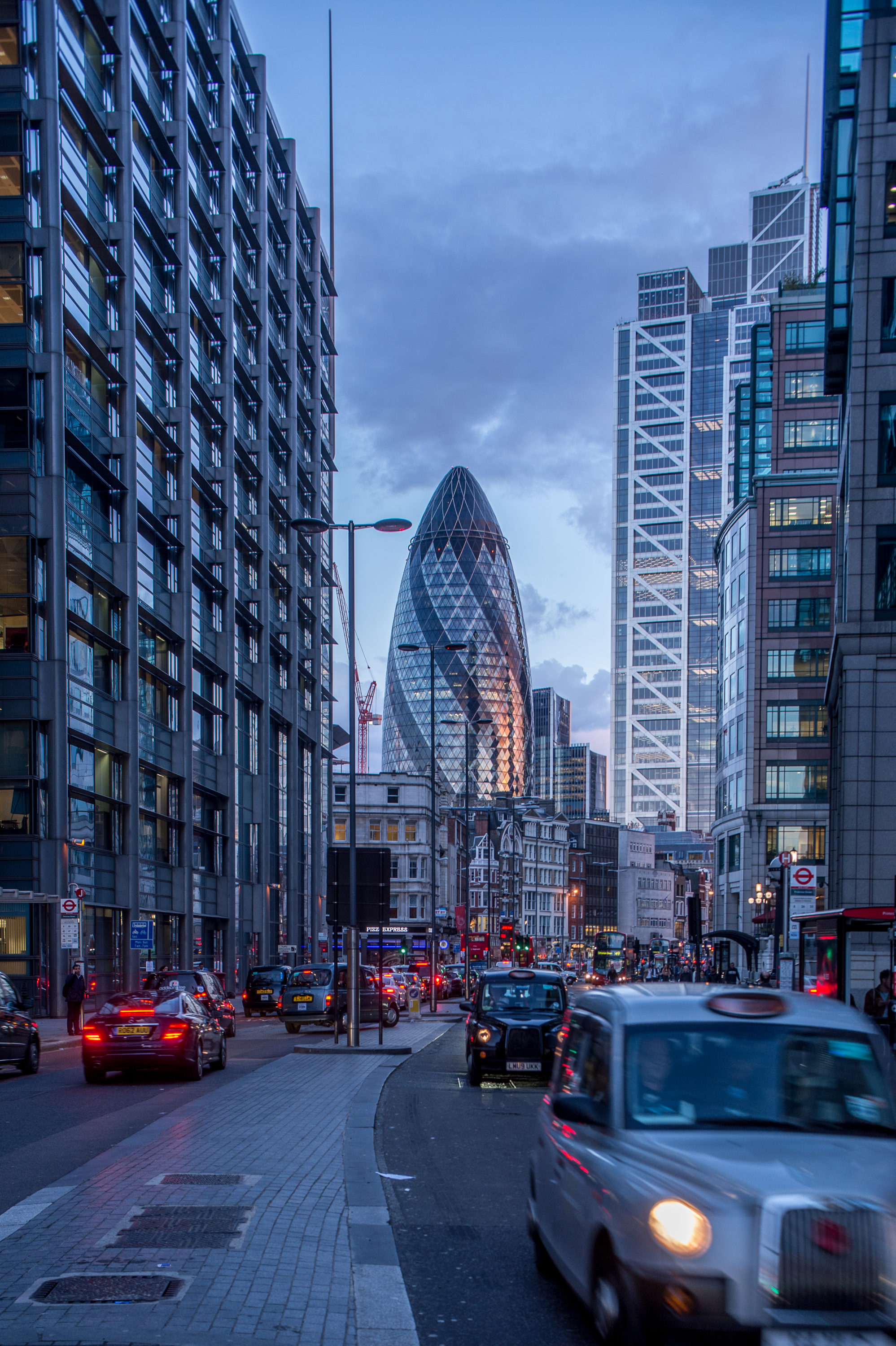 Foto di Veduta di Gherkin in lontananza