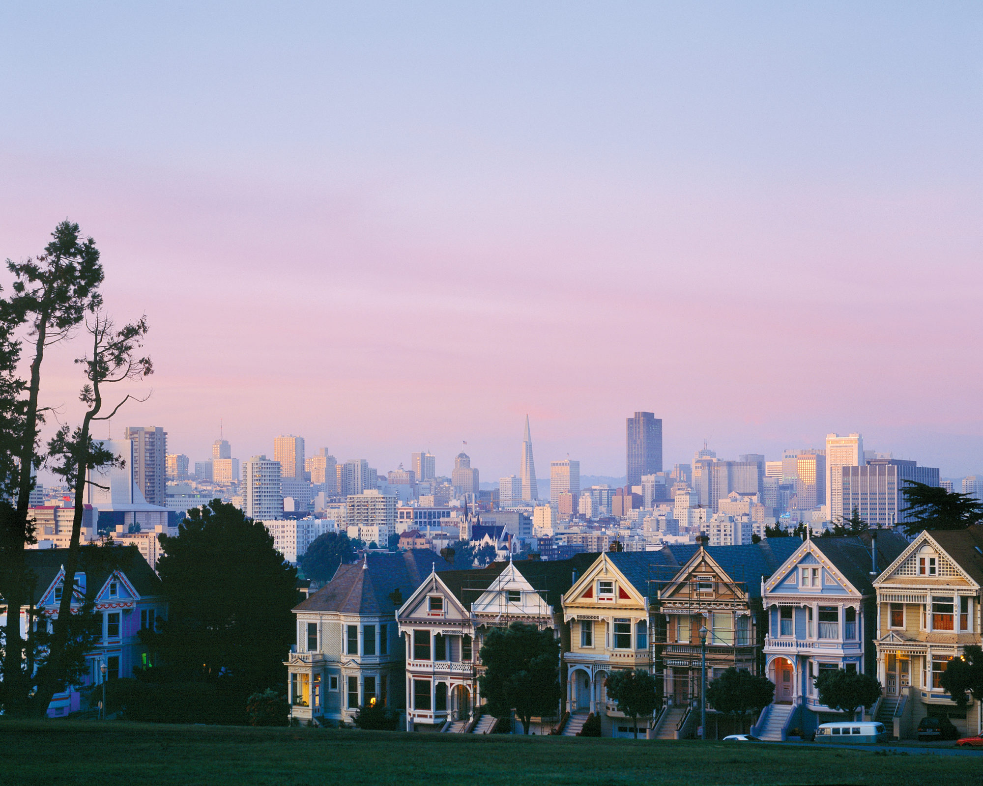 Foto di 1985 le “Painted Ladies” di San Francisco al crepuscolo