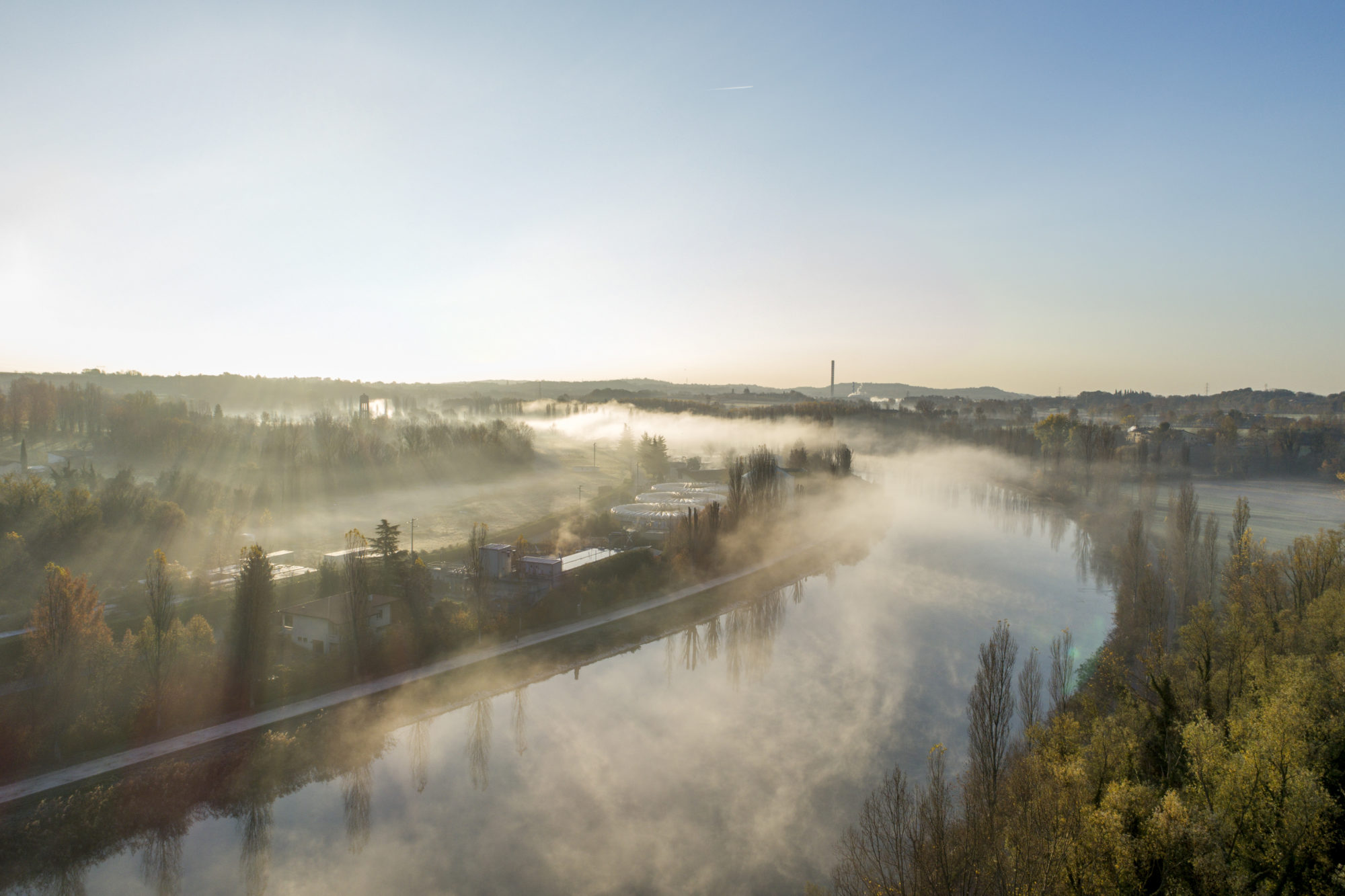 Foto di Alba sul fiume Mincio