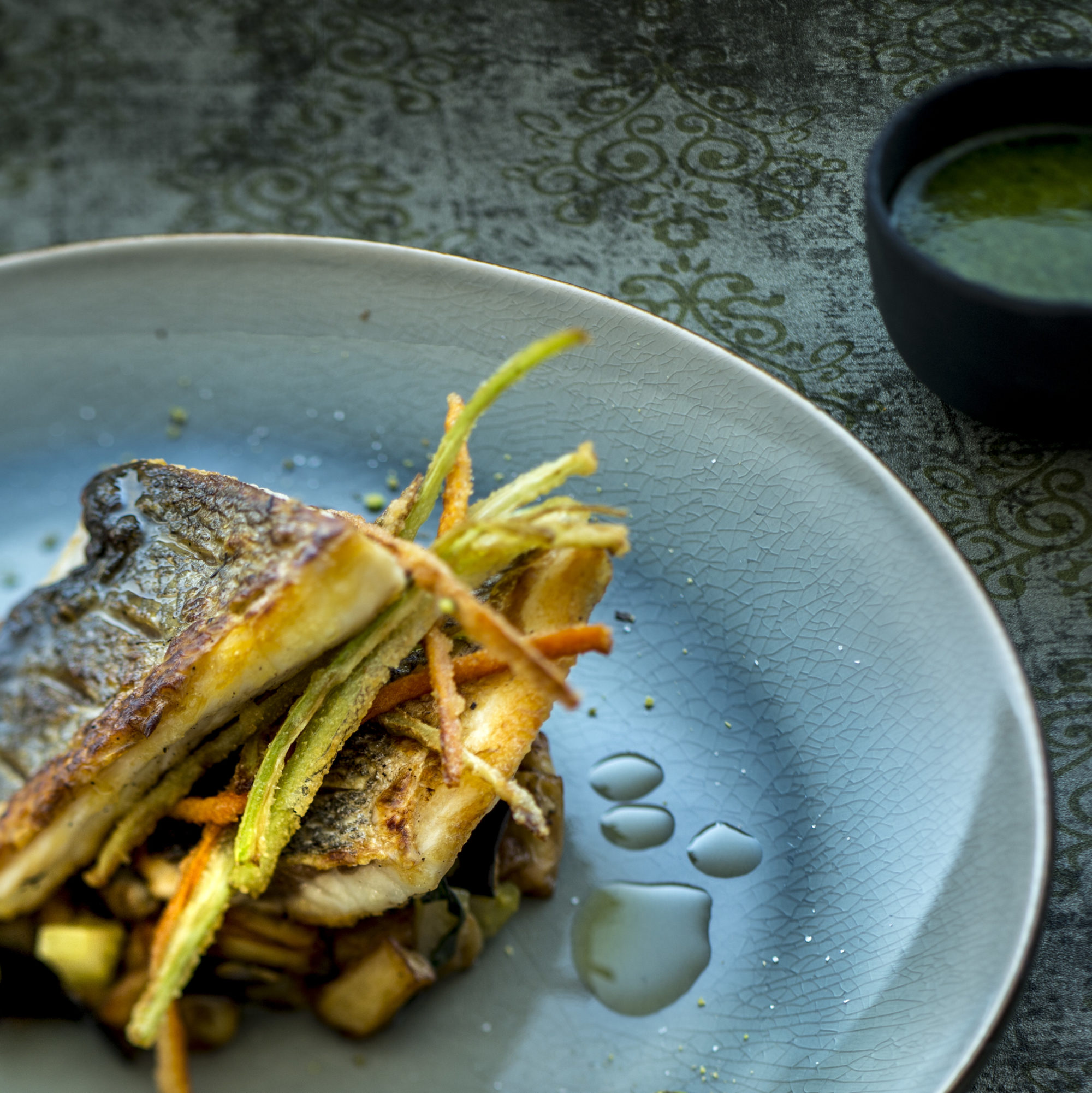 Foto di Branzino con caponatina di melanzane e salsa verde